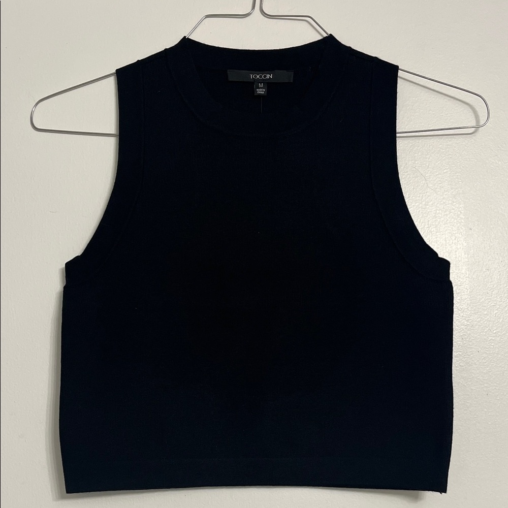 Toccin women’s  Black Sleeveless Knit crop tank  top